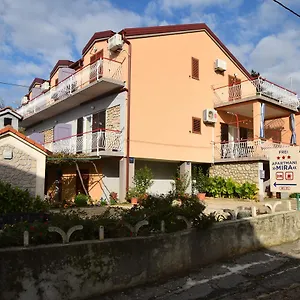 Mira 3*, Starigrad Paklenica Chorwacja
